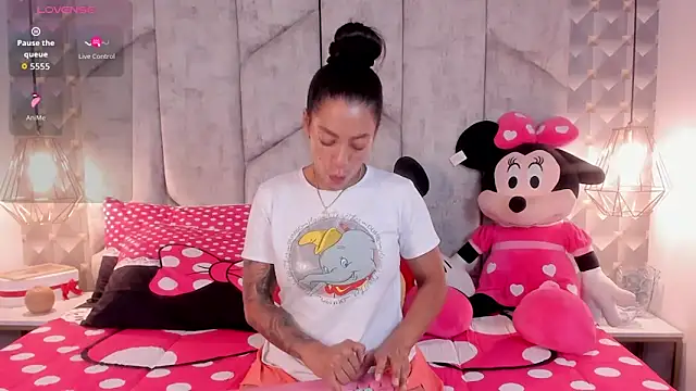 Snapshot of NiicolleMiller chatting on October 8, 2025, 1:07 am NiicolleMiller online show from October 8, 2025, 1:07 am