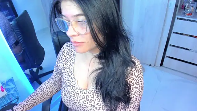 Snapshot of BellaFlaming chatting on June 13, 2026, 10:35 am BellaFlaming online show from June 13, 2026, 10:35 am