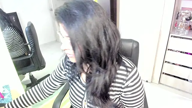 Snapshot of BellaFlaming chatting on June 9, 2026, 10:27 am BellaFlaming online show from June 9, 2026, 10:27 am