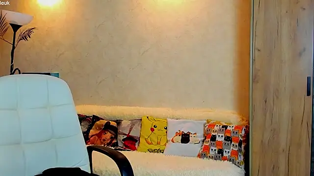 mia grantes online show from October 8, 2025, 5:13 pm