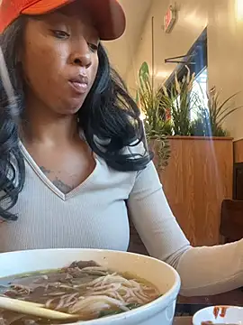 Snapshot of Iceblanca chatting on October 5, 2025, 9:05 pm Iceblanca online show from October 5, 2025, 9:05 pm