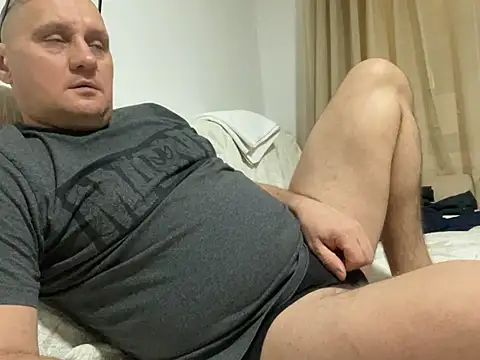 Snapshot of vanjbi45 chatting on December 24, 2024, 8:27 pm vanjbi45 online show from December 24, 2024, 8:27 pm