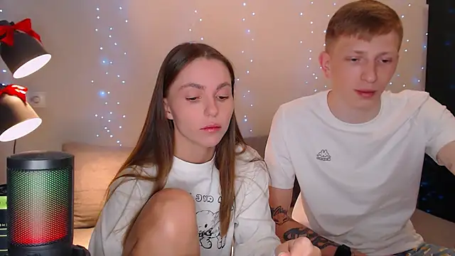juliaanddima online show from February 10, 2025, 9:04 pm
