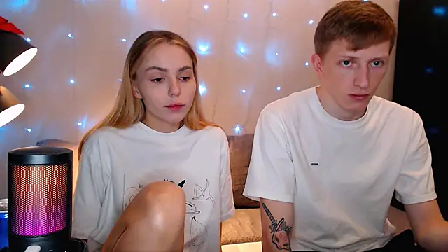 Snapshot of juliaanddima chatting on October 14, 2025, 9:47 pm juliaanddima online show from October 14, 2025, 9:47 pm