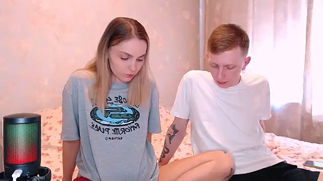 juliaanddima online show from April 21, 2026, 7:59 am