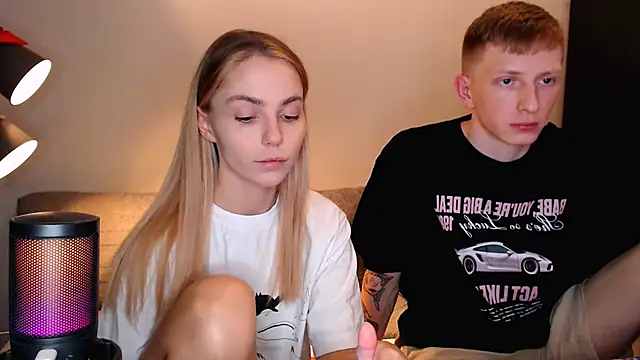 Snapshot of juliaanddima chatting on October 24, 2025, 10:31 pm juliaanddima online show from October 24, 2025, 10:31 pm