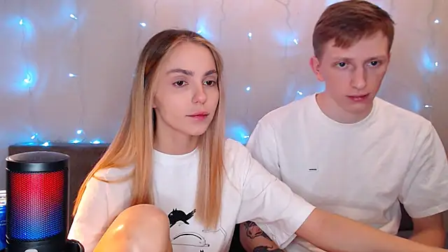 Snapshot of juliaanddima chatting on October 3, 2025, 10:00 pm juliaanddima online show from October 3, 2025, 10:00 pm