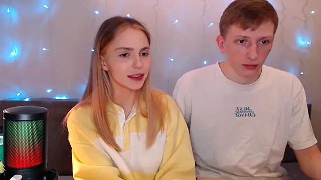 Snapshot of juliaanddima chatting on October 1, 2025, 9:29 pm juliaanddima online show from October 1, 2025, 9:29 pm