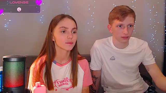juliaanddima online show from March 3, 2025, 9:59 pm