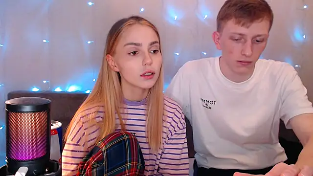 Snapshot of juliaanddima chatting on September 18, 2025, 8:34 pm juliaanddima online show from September 18, 2025, 8:34 pm