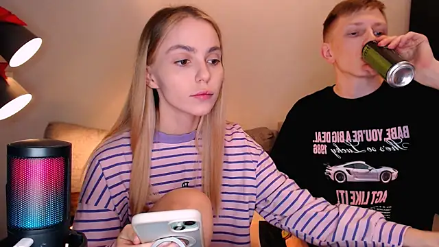 Snapshot of juliaanddima chatting on October 26, 2025, 10:10 pm juliaanddima online show from October 26, 2025, 10:10 pm