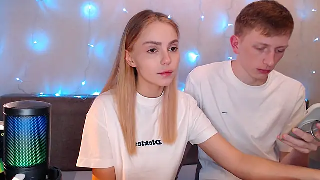 Snapshot of juliaanddima chatting on September 20, 2025, 10:04 pm juliaanddima online show from September 20, 2025, 10:04 pm