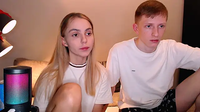 juliaanddima online show from November 6, 2025, 10:03 pm