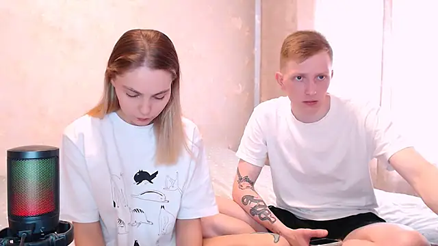 juliaanddima online show from June 8, 2026, 7:20 am
