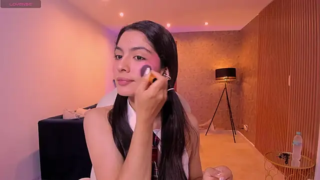 miiaa evans online show from October 21, 2025, 10:36 am