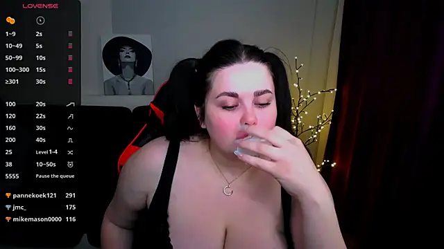 Emily Mo online show from February 8, 2025, 9:35 am