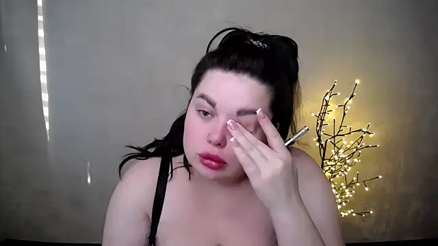 Emily Mo online show from November 14, 2025, 6:39 am