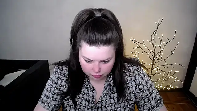 Emily Mo online show from May 13, 2026, 5:47 am