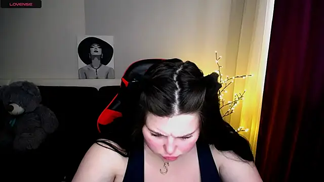 Emily Mo online show from February 22, 2025, 12:51 pm