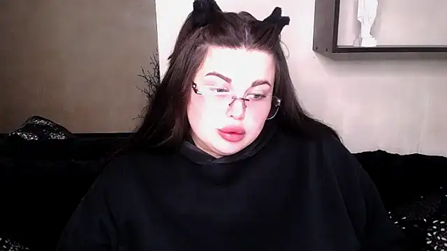 Emily Mo online show from October 7, 2025, 6:03 am