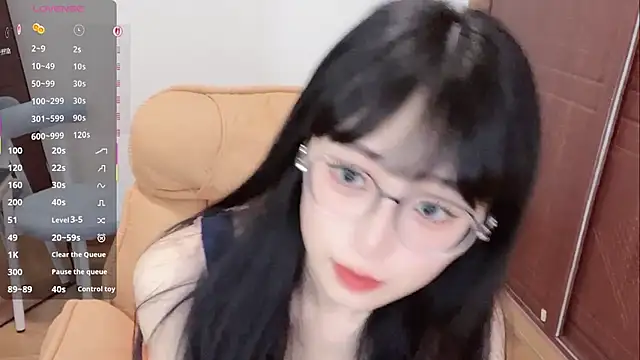 4uoki online show from July 25, 2026, 3:51 pm