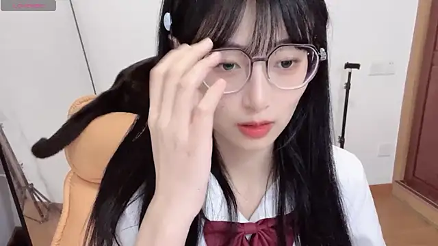 4uoki online show from September 21, 2025, 2:22 pm