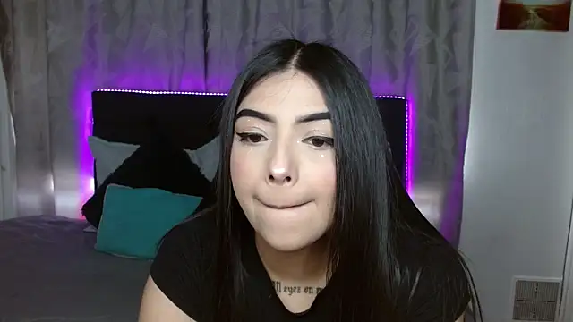 Snapshot of eva_six chatting on October 4, 2025, 4:30 pm eva six online show from October 4, 2025, 4:30 pm