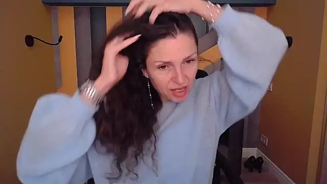EllaLong online show from May 31, 2026, 11:27 am