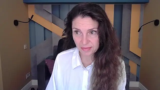 Snapshot of EllaLong chatting on October 8, 2025, 11:34 am EllaLong online show from October 8, 2025, 11:34 am