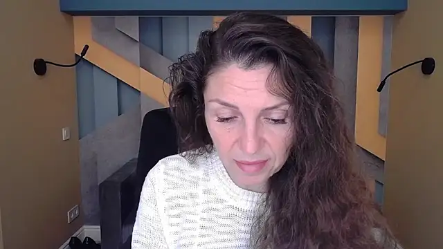 Snapshot of EllaLong chatting on October 9, 2025, 11:44 am EllaLong online show from October 9, 2025, 11:44 am