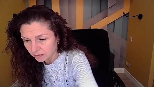 EllaLong online show from April 17, 2026, 11:13 am