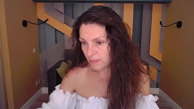 Snapshot of EllaLong chatting on June 23, 2026, 11:41 am EllaLong online show from June 23, 2026, 11:41 am