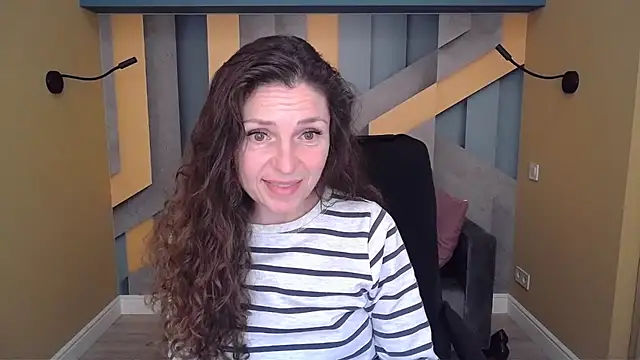 EllaLong online show from November 18, 2025, 1:03 pm