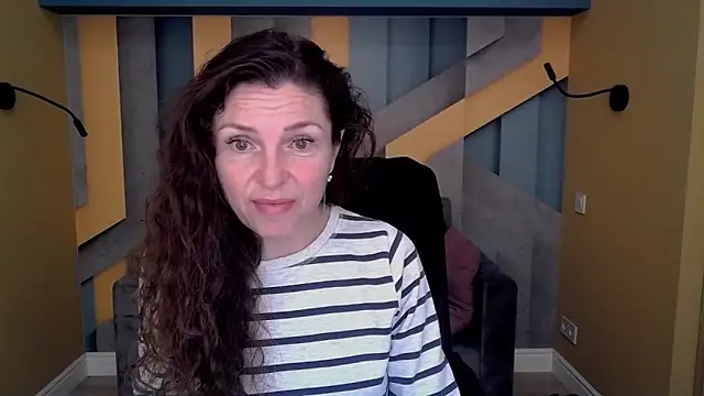 EllaLong online show from November 3, 2025, 12:31 pm