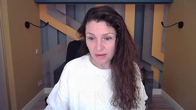 Snapshot of EllaLong chatting on February 4, 2026, 12:33 pm EllaLong online show from February 4, 2026, 12:33 pm