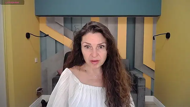 EllaLong online show from December 17, 2024, 12:33 pm