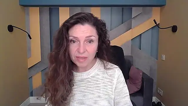 Snapshot of EllaLong chatting on October 12, 2025, 11:33 am EllaLong online show from October 12, 2025, 11:33 am