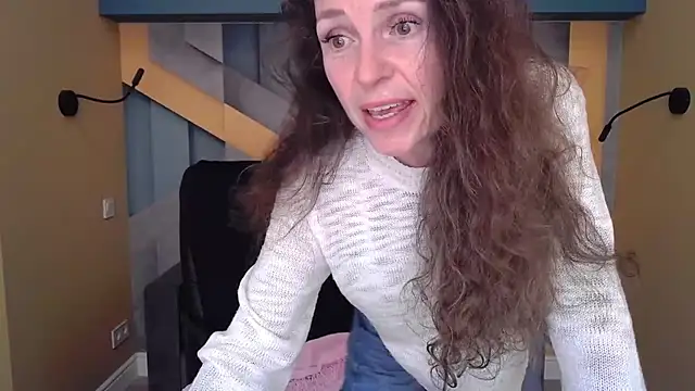 Snapshot of EllaLong chatting on September 28, 2025, 11:39 am EllaLong online show from September 28, 2025, 11:39 am