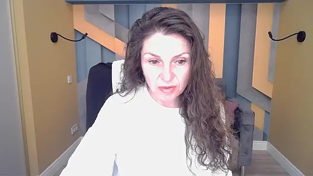 Snapshot of EllaLong chatting on February 5, 2026, 12:34 pm EllaLong online show from February 5, 2026, 12:34 pm