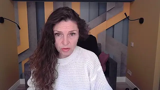 Snapshot of EllaLong chatting on October 21, 2025, 11:31 am EllaLong online show from October 21, 2025, 11:31 am