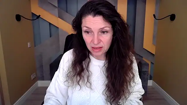 Snapshot of EllaLong chatting on February 22, 2026, 12:29 pm EllaLong online show from February 22, 2026, 12:29 pm