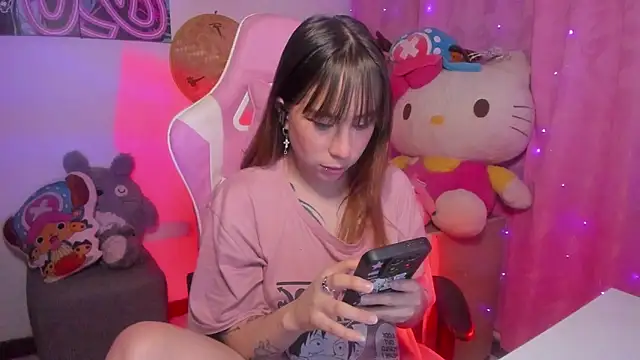 Snapshot of Waifu_Aika chatting on November 19, 2025, 6:13 am Waifu Aika online show from November 19, 2025, 6:13 am