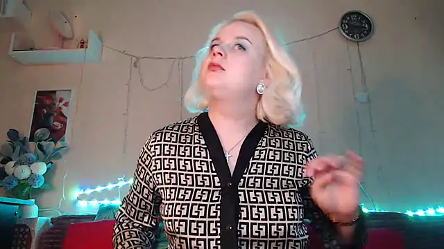 Snapshot of Karolina_love_ chatting on January 9, 2025, 3:44 pm Karolina love  online show from January 9, 2025, 3:44 pm