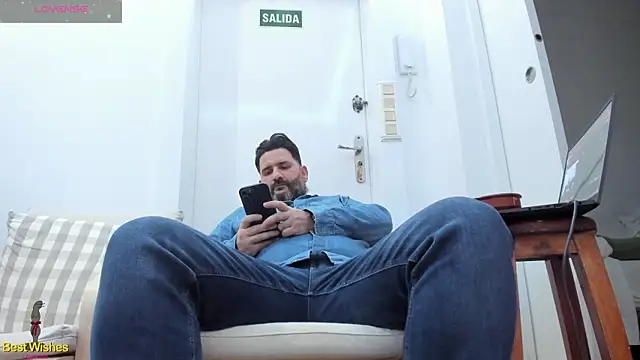 Maxi TheBigDaddy online show from January 4, 2025, 4:32 pm
