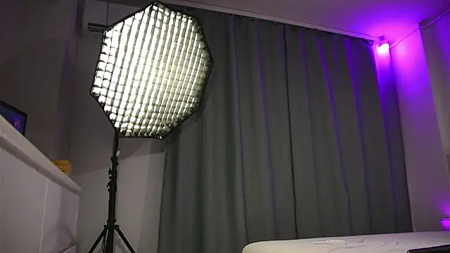 oliviabennett2022 online show from September 20, 2025, 7:19 pm