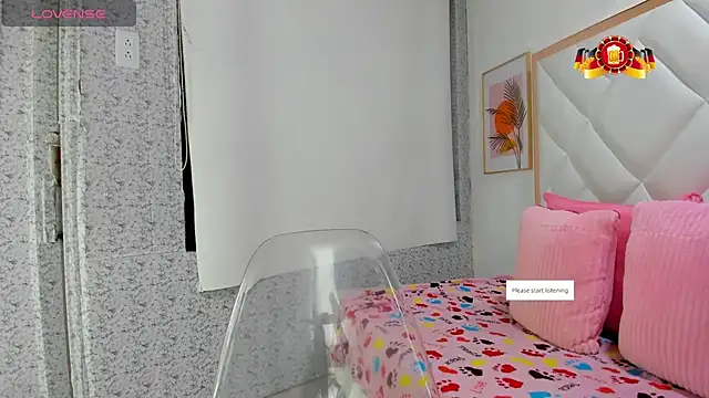 Snapshot of EmiliBonnie chatting on October 1, 2025, 11:08 pm EmiliBonnie online show from October 1, 2025, 11:08 pm