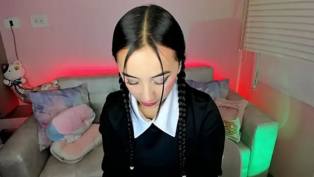 tinysara online show from May 22, 2026, 4:38 pm
