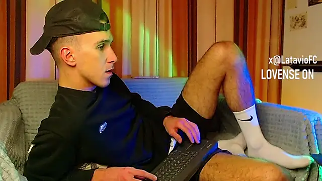 Midnighter  online show from November 21, 2025, 12:48 pm