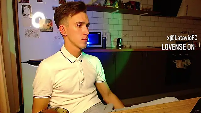 Midnighter  online show from September 18, 2025, 1:52 am