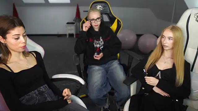 Amelia Blaze online show from October 15, 2025, 10:45 am